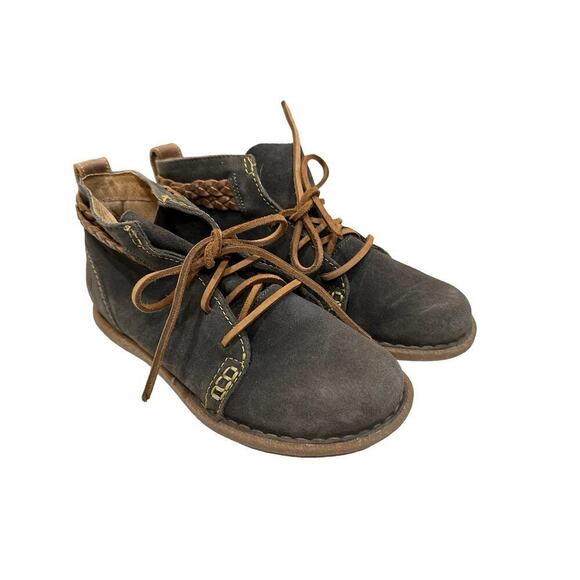 Born Women’s Temple Dark Gray Distressed Leather Ankle Boots Size 6 - Picture 2 of 5